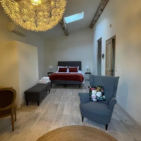 Maison Au Pied De La Cite *